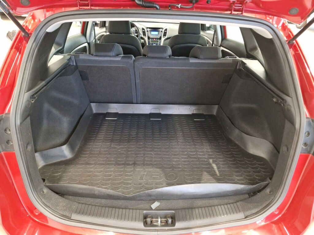 Hyundai i30 Wagon 2016 Punainen