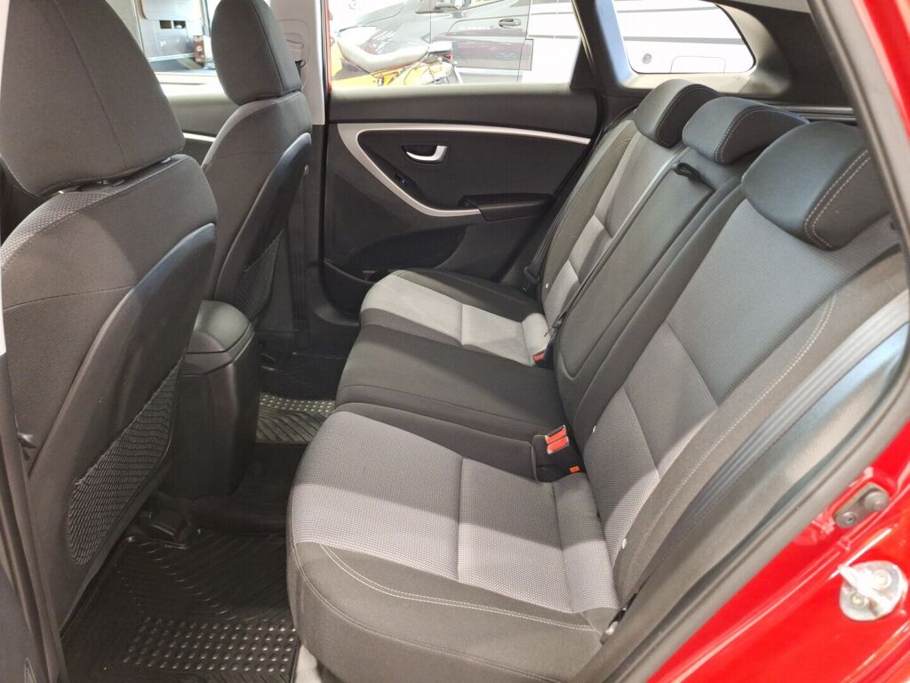 Hyundai i30 Wagon 2016 Punainen