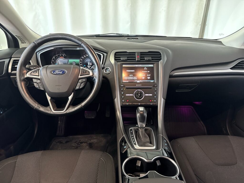 Ford Mondeo 2015 Punainen