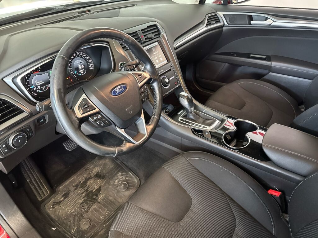 Ford Mondeo 2015 Punainen