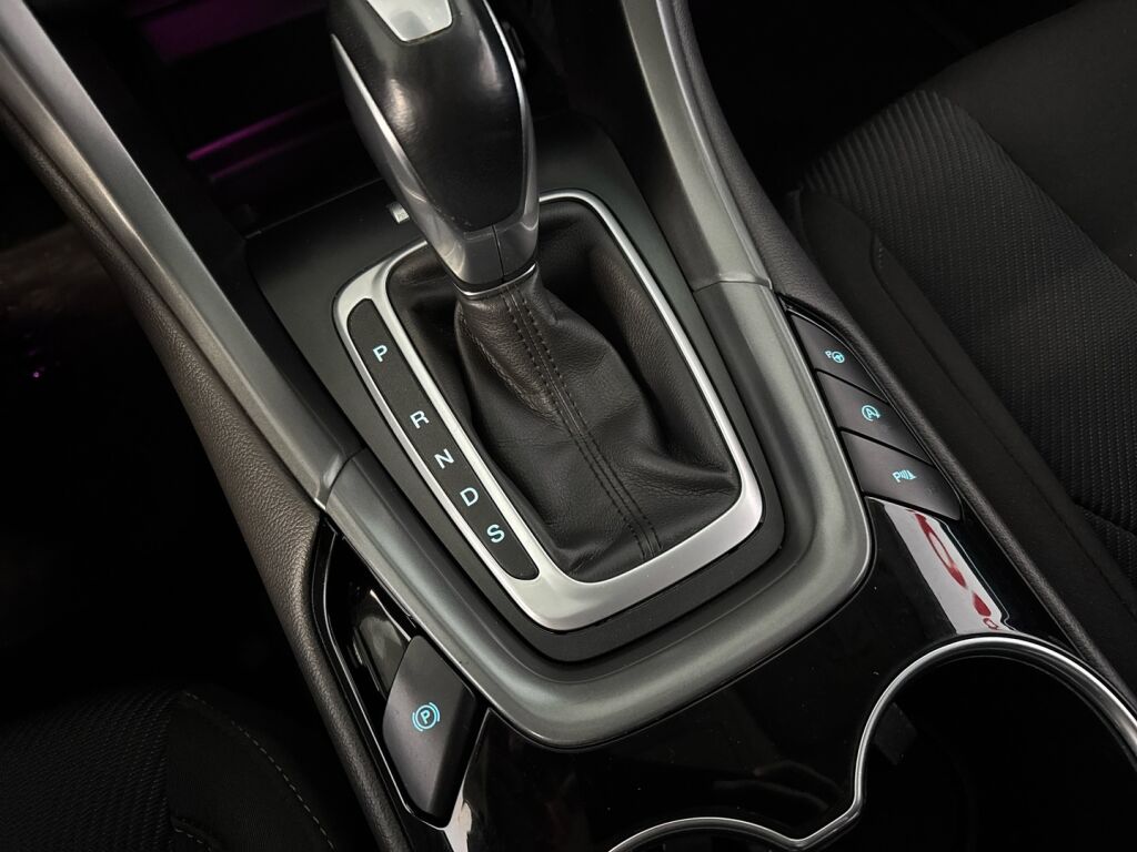 Ford Mondeo 2015 Punainen