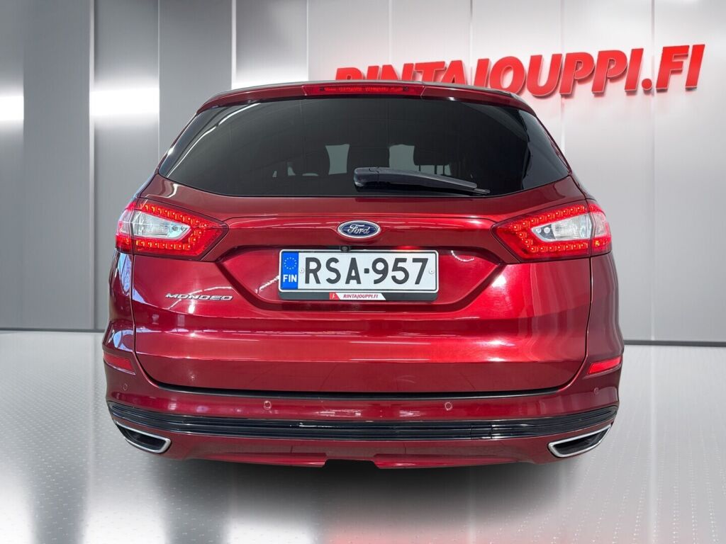 Ford Mondeo 2015 Punainen