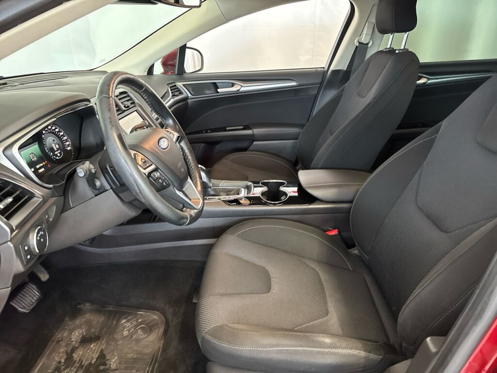 Ford Mondeo 2015 Punainen