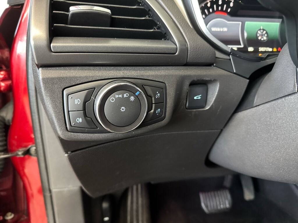 Ford Mondeo 2015 Punainen