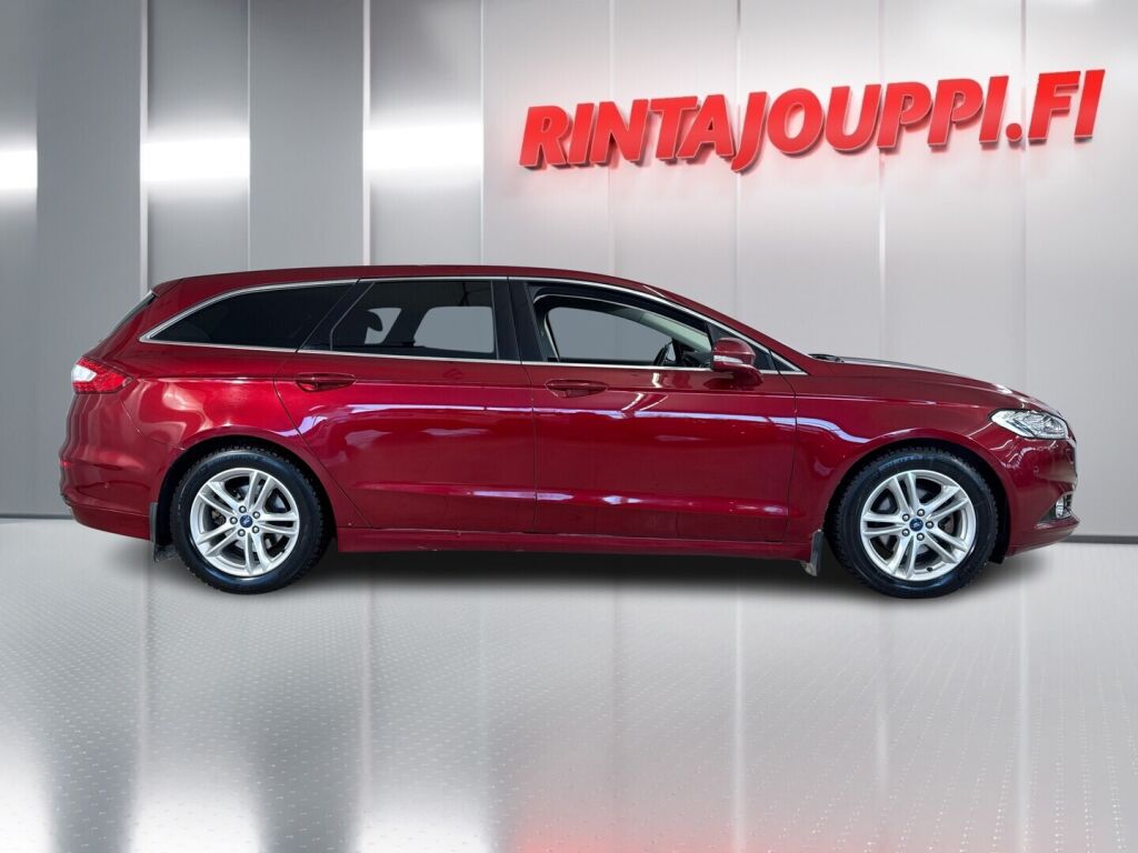 Ford Mondeo 2015 Punainen