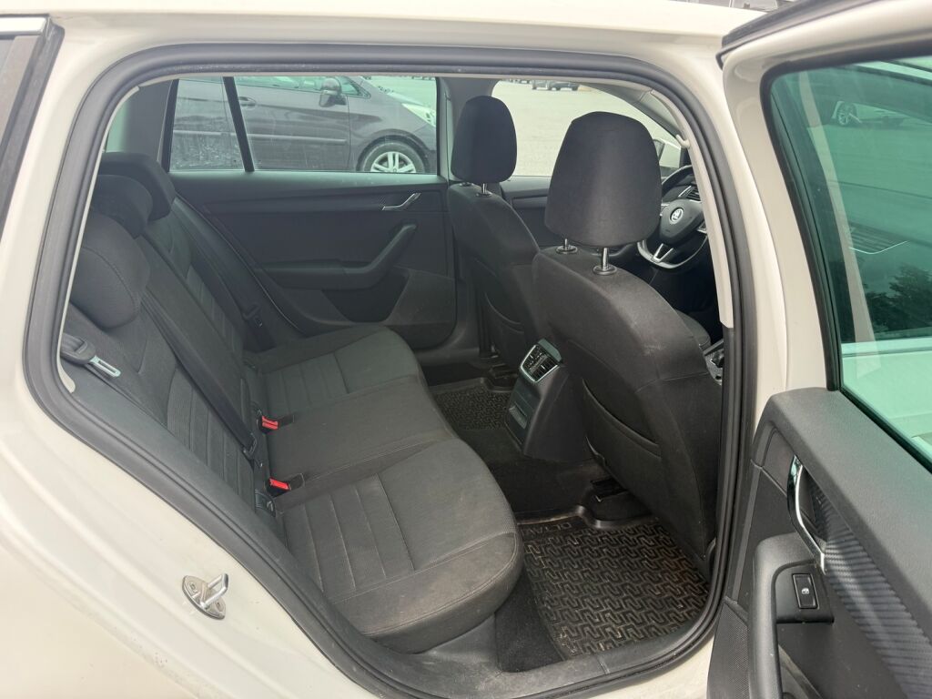 Skoda Octavia 2015 Valkoinen