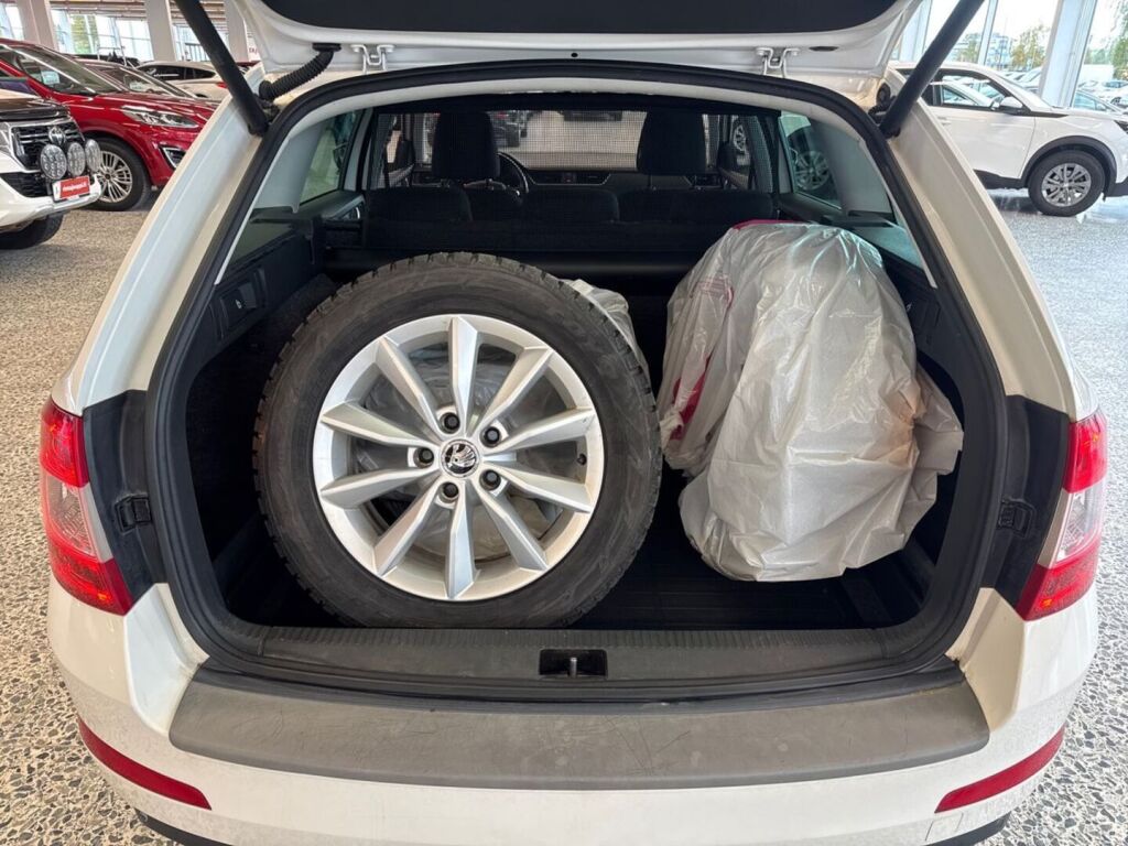 Skoda Octavia 2015 Valkoinen