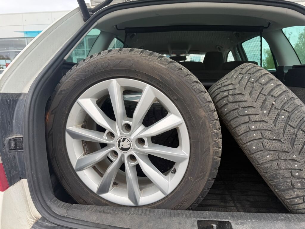 Skoda Octavia 2015 Valkoinen