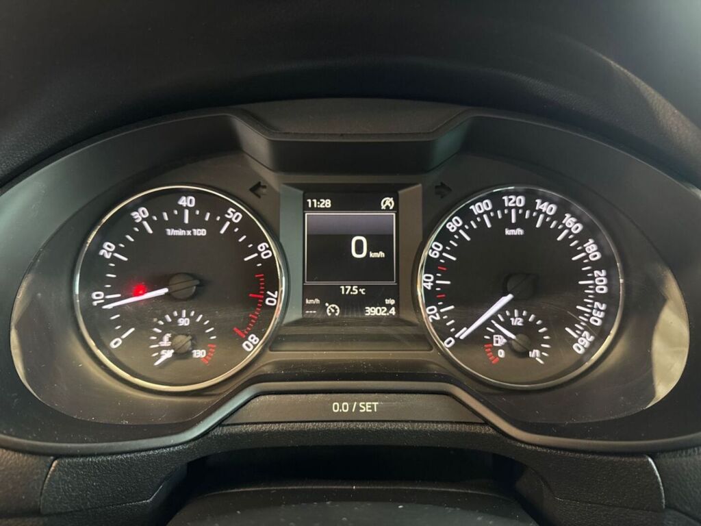 Skoda Octavia 2015 Valkoinen