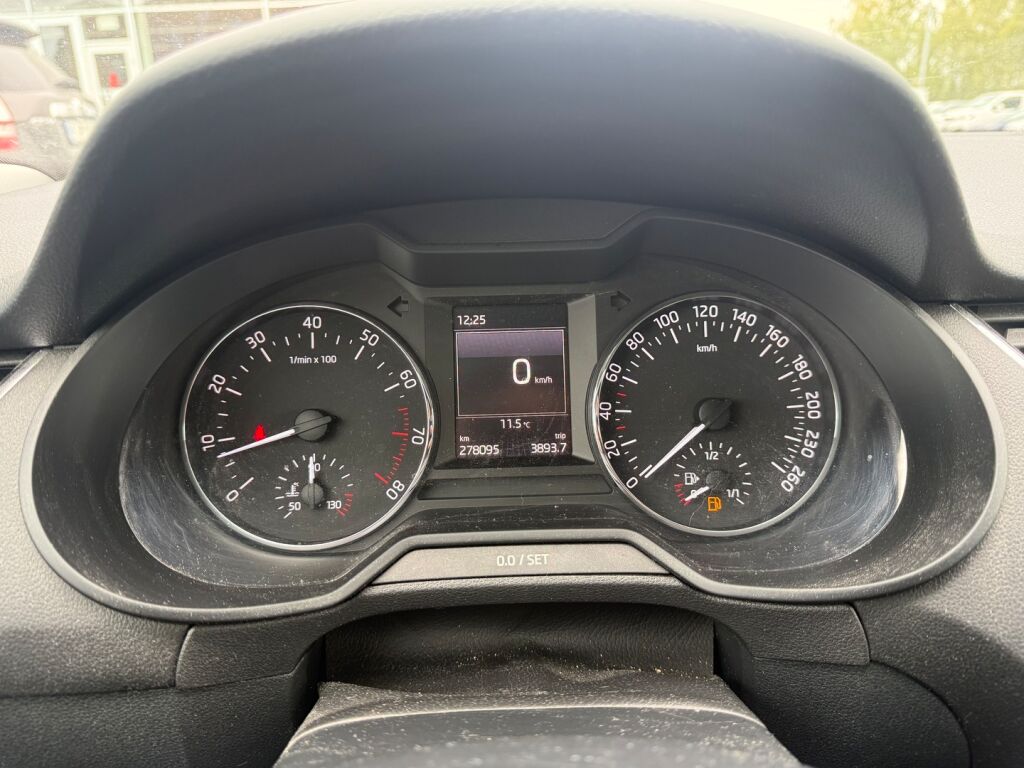 Skoda Octavia 2015 Valkoinen