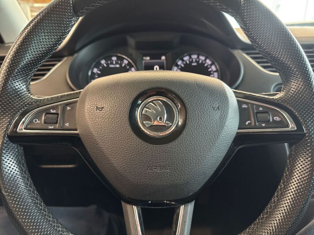 Skoda Octavia 2015 Valkoinen