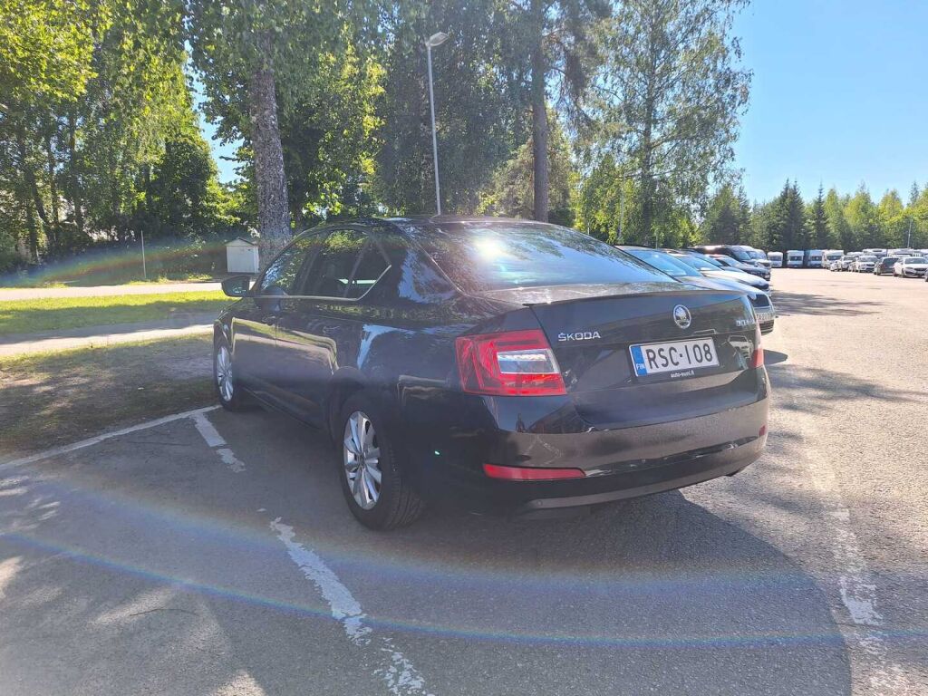 Skoda Octavia 2015 Musta