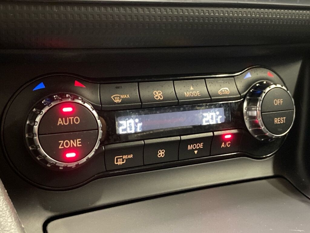 Mercedes-Benz A 2015 Harmaa