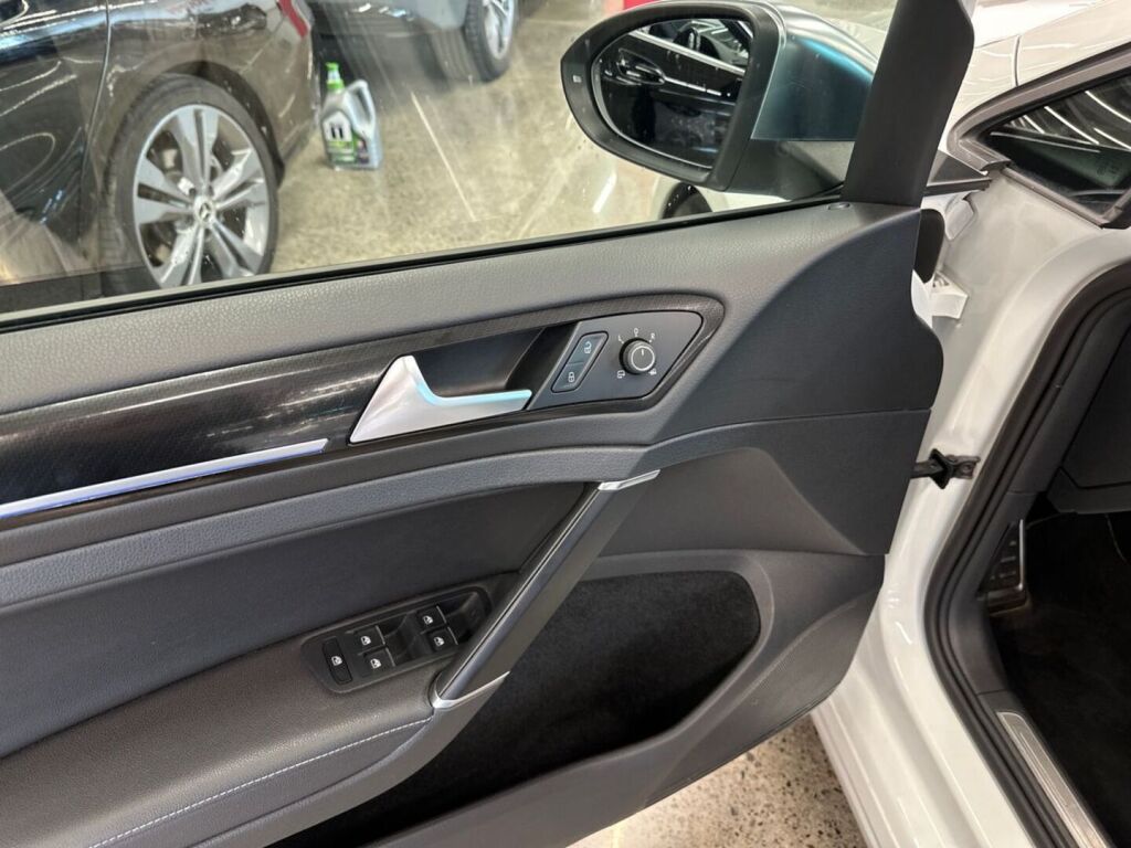 Volkswagen Golf 2016 Valkoinen