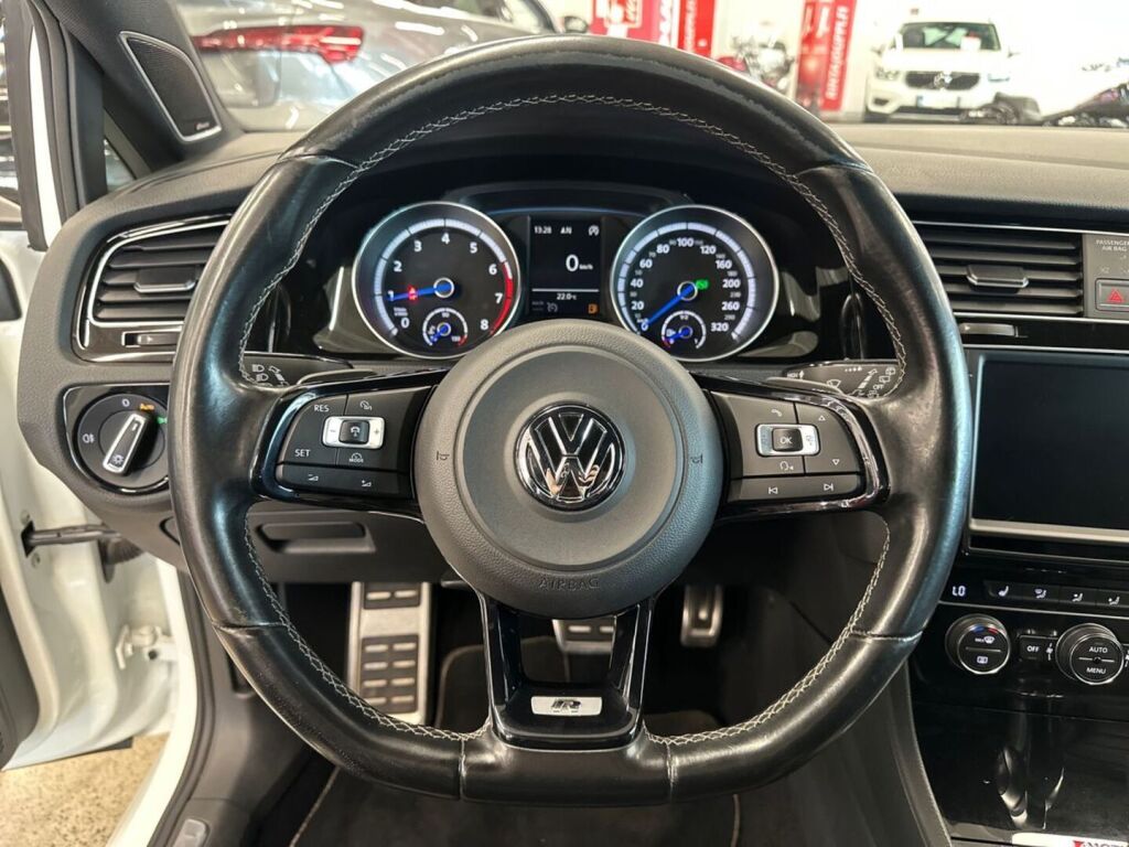 Volkswagen Golf 2016 Valkoinen
