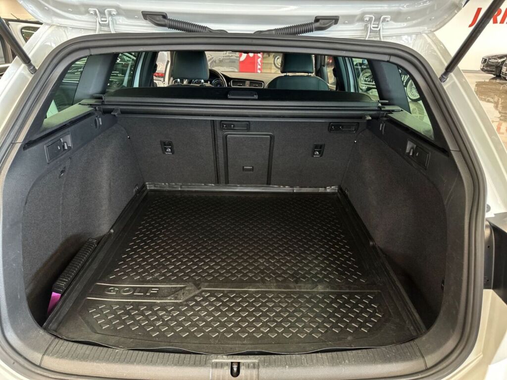 Volkswagen Golf 2016 Valkoinen