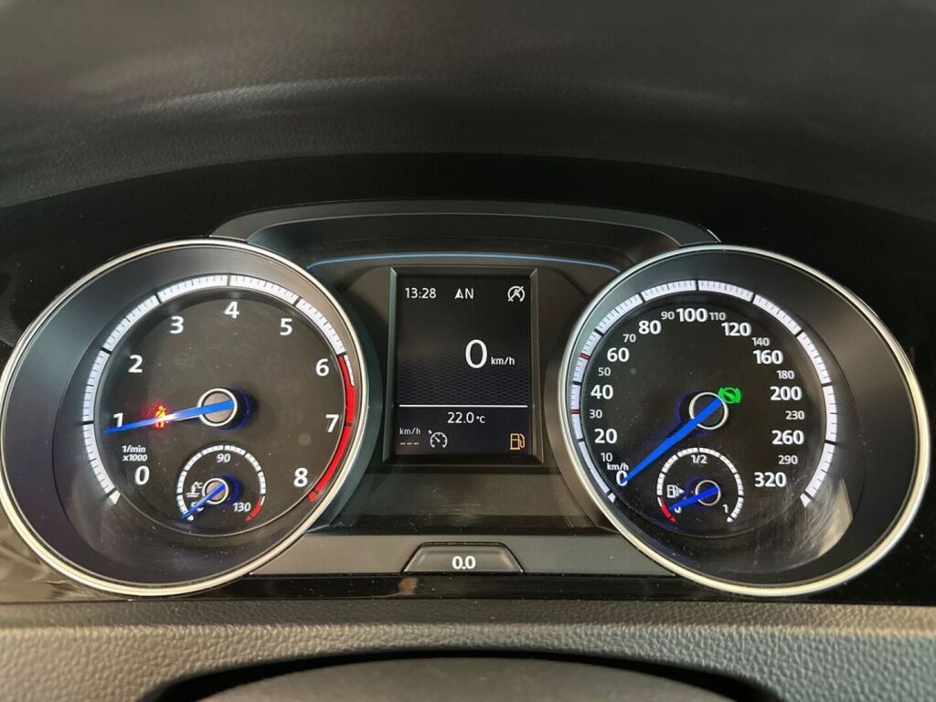 Volkswagen Golf 2016 Valkoinen