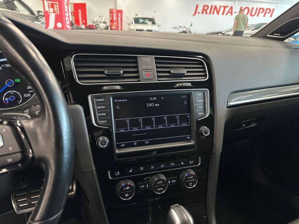 Volkswagen Golf 2016 Valkoinen