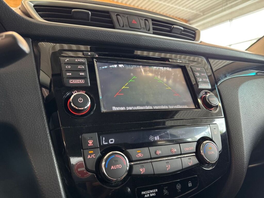 Nissan Qashqai 2015 Metallinhohto Violetti