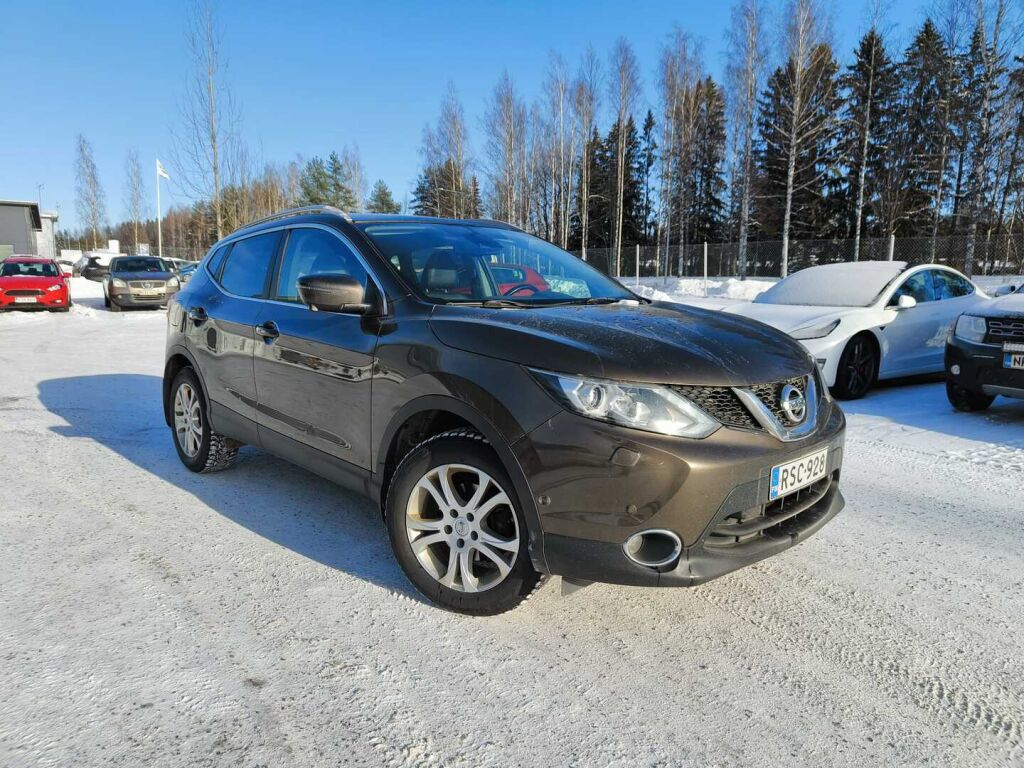 Nissan Qashqai 2015 Ruskea (beige)