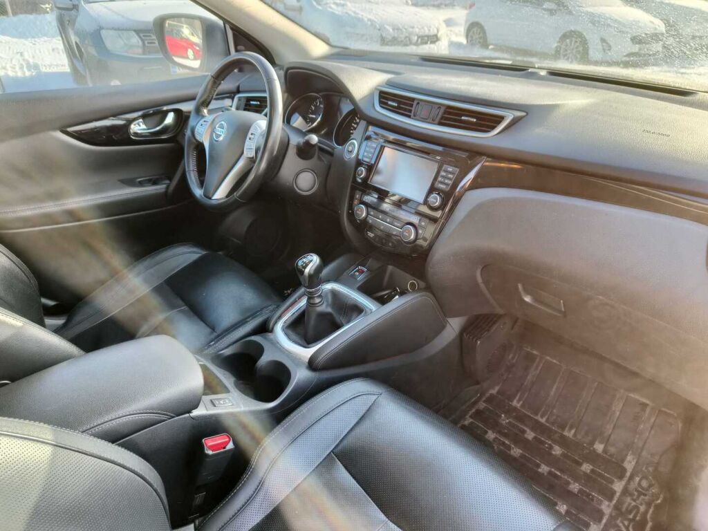 Nissan Qashqai 2015 Ruskea (beige)