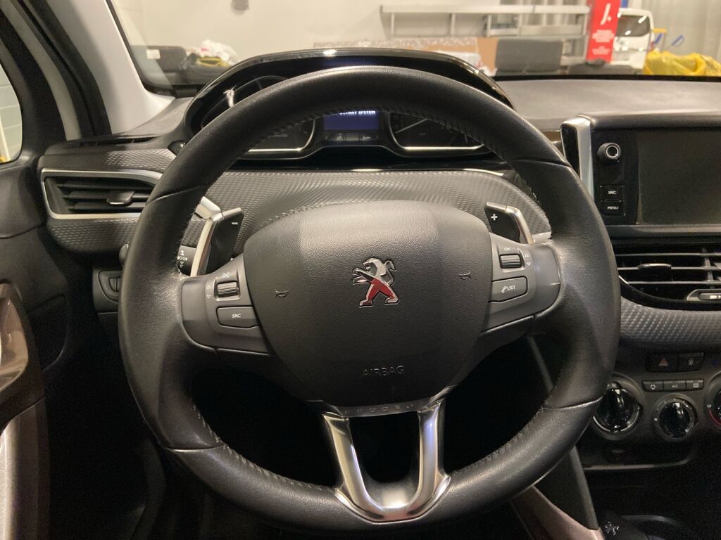 Peugeot 2008 2015 Valkoinen