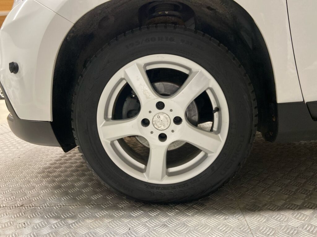 Peugeot 2008 2015 Valkoinen