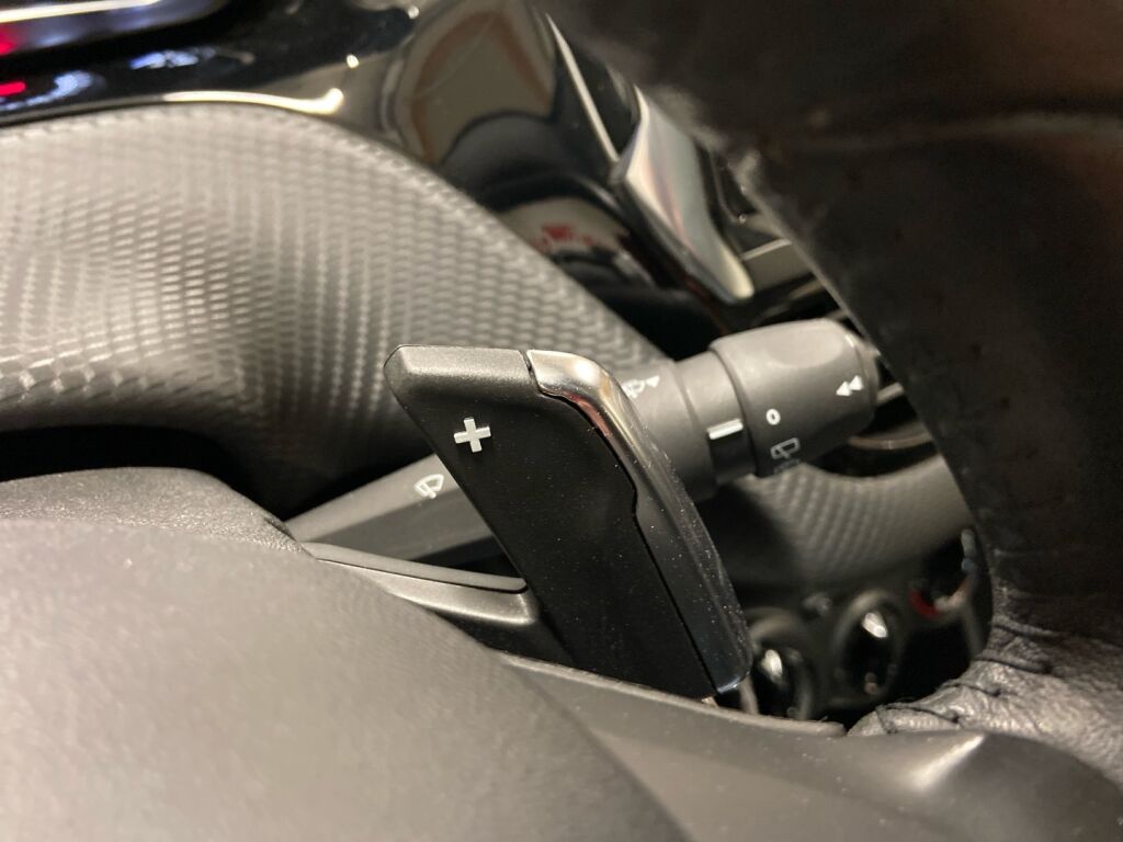 Peugeot 2008 2015 Valkoinen