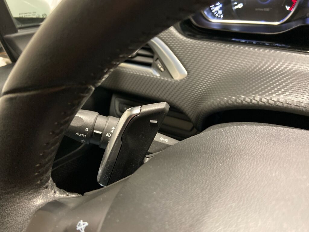 Peugeot 2008 2015 Valkoinen