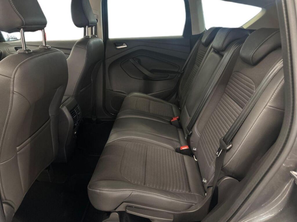 Ford Kuga 2018 Harmaa