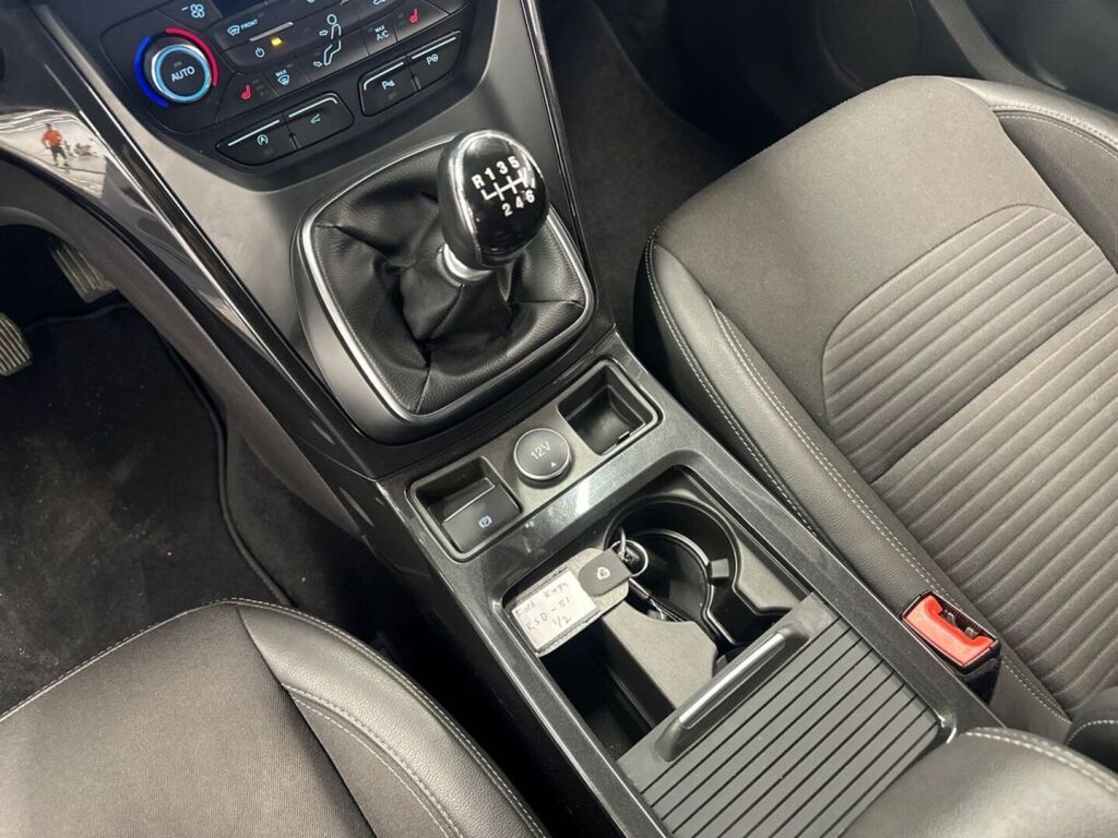 Ford Kuga 2018 Harmaa
