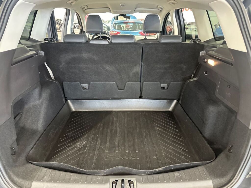 Ford Kuga 2018 Harmaa