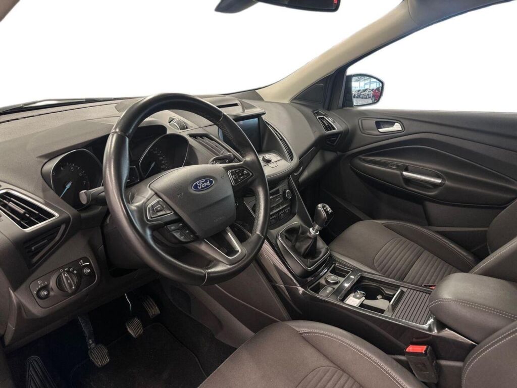 Ford Kuga 2018 Harmaa