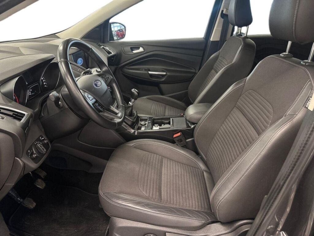Ford Kuga 2018 Harmaa