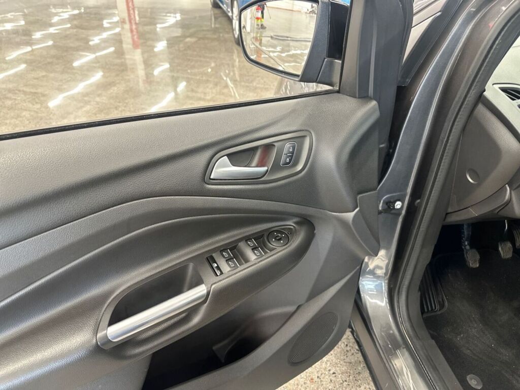 Ford Kuga 2018 Harmaa