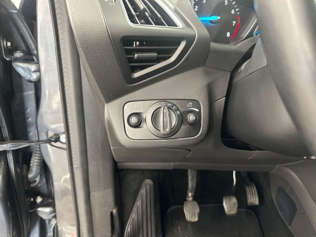 Ford Kuga 2018 Harmaa