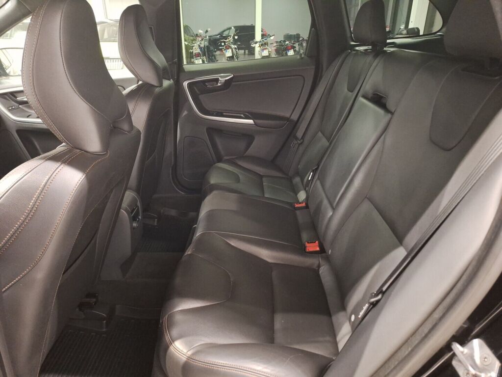 Volvo XC60 2015 Musta