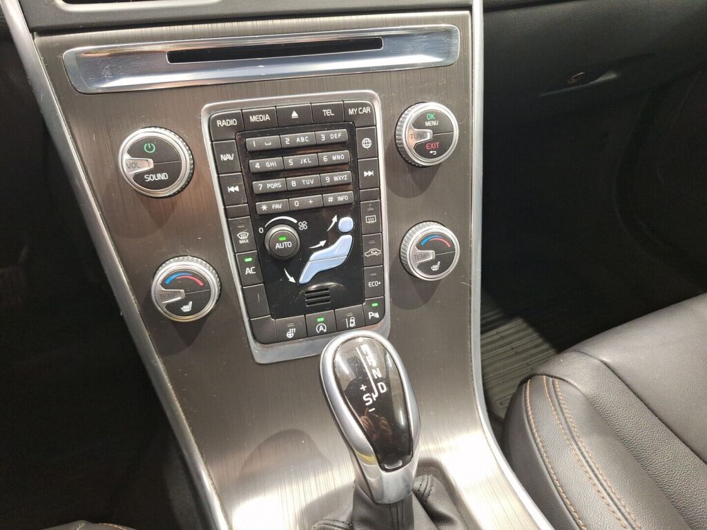 Volvo XC60 2015 Musta