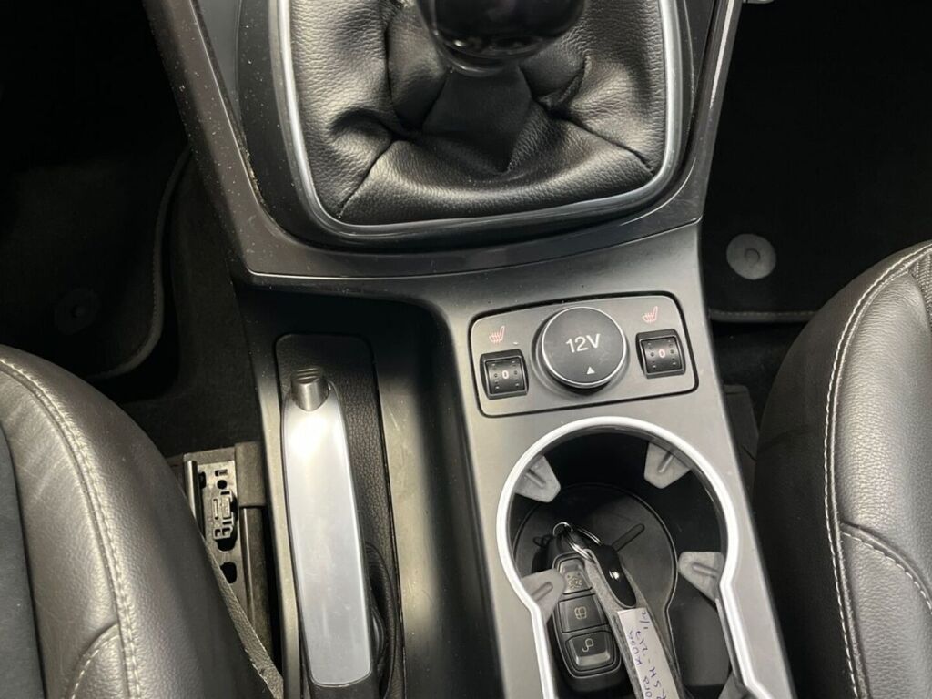 Ford Kuga 2015 Valkoinen