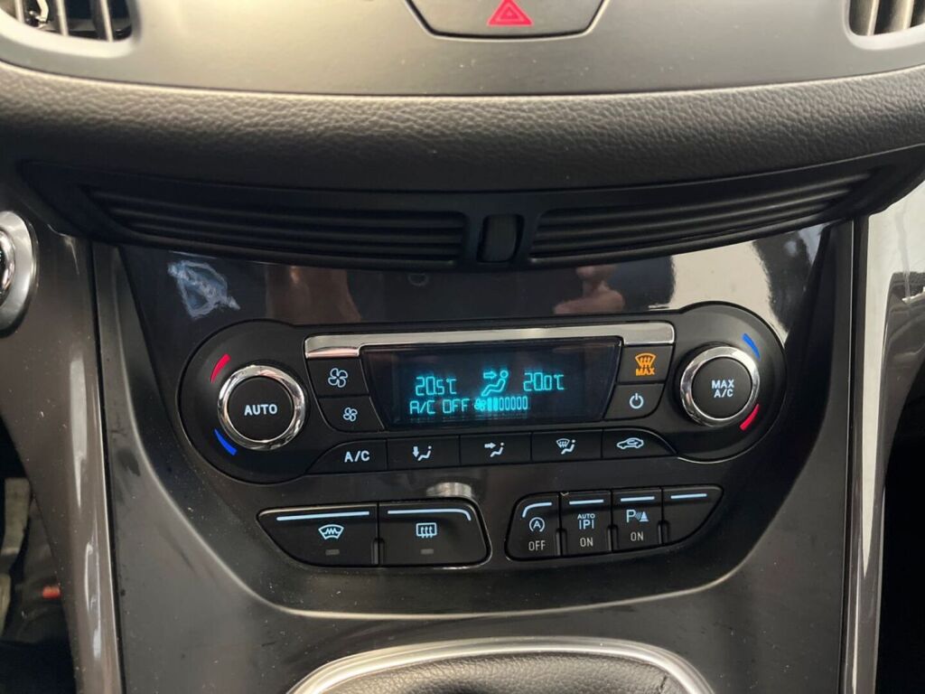Ford Kuga 2015 Valkoinen