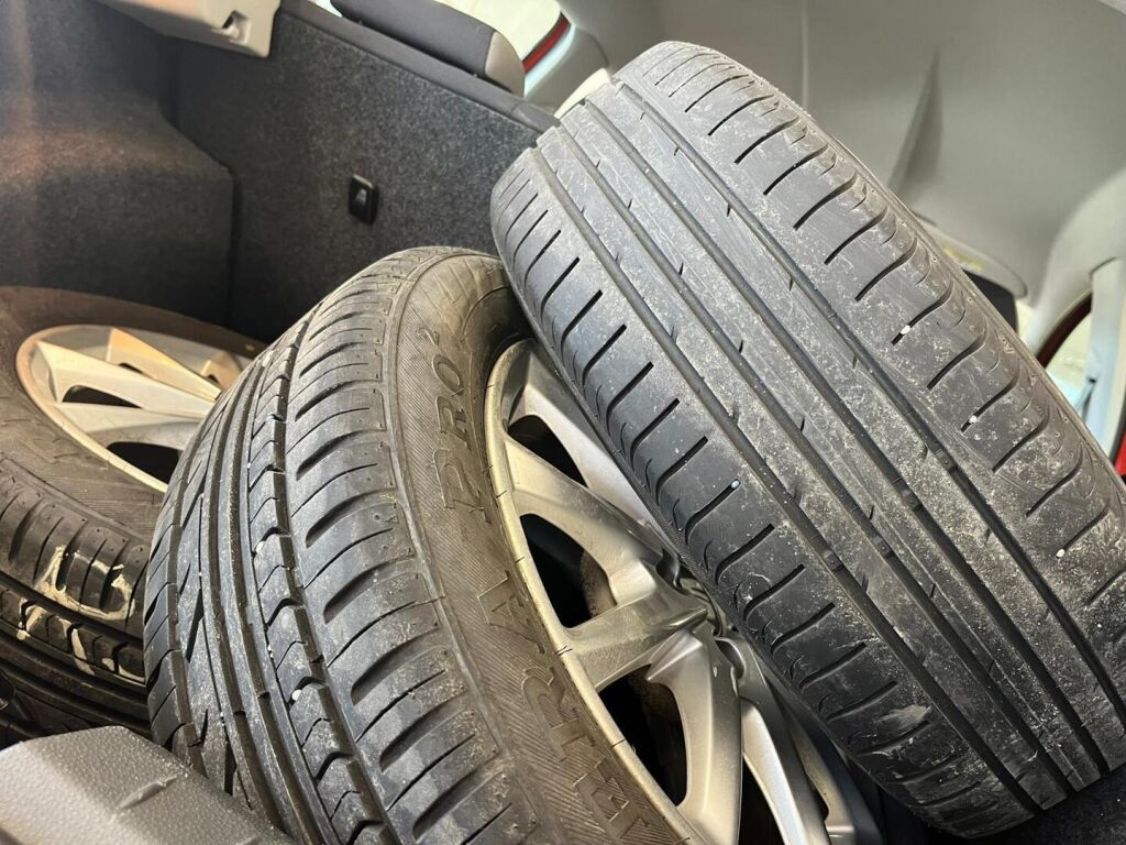 Seat Ibiza 2016 Punainen