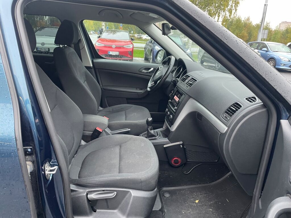 Skoda Yeti 2015 Sininen