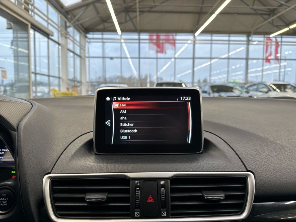 Mazda Mazda3 2016 Punainen