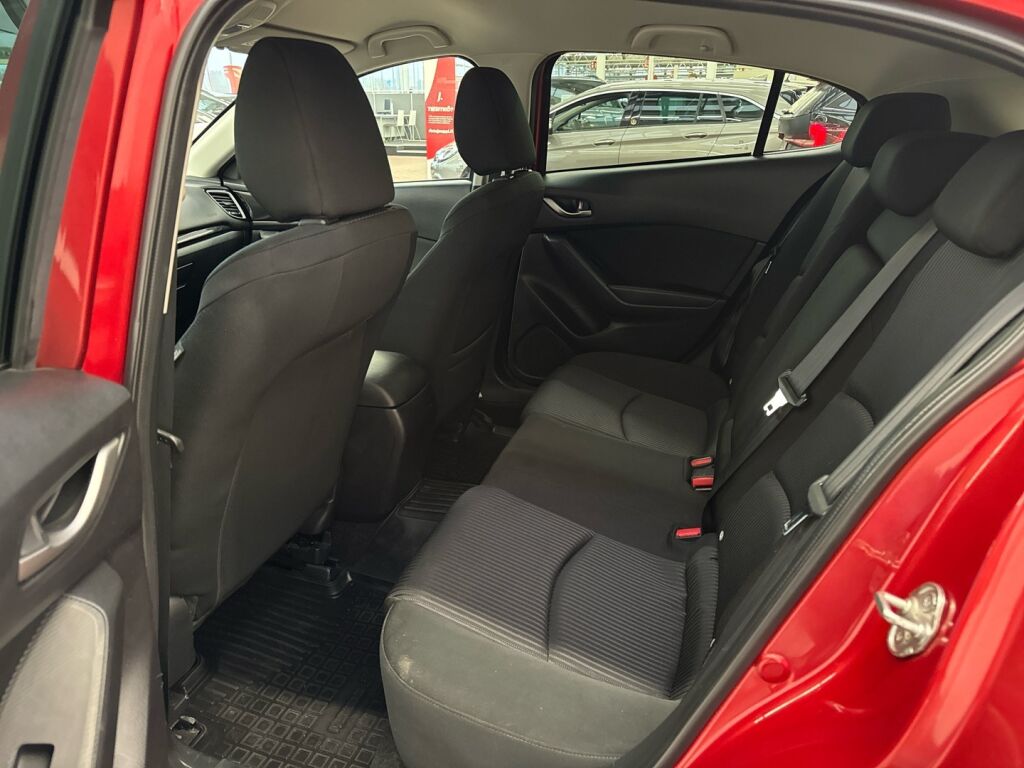 Mazda Mazda3 2016 Punainen