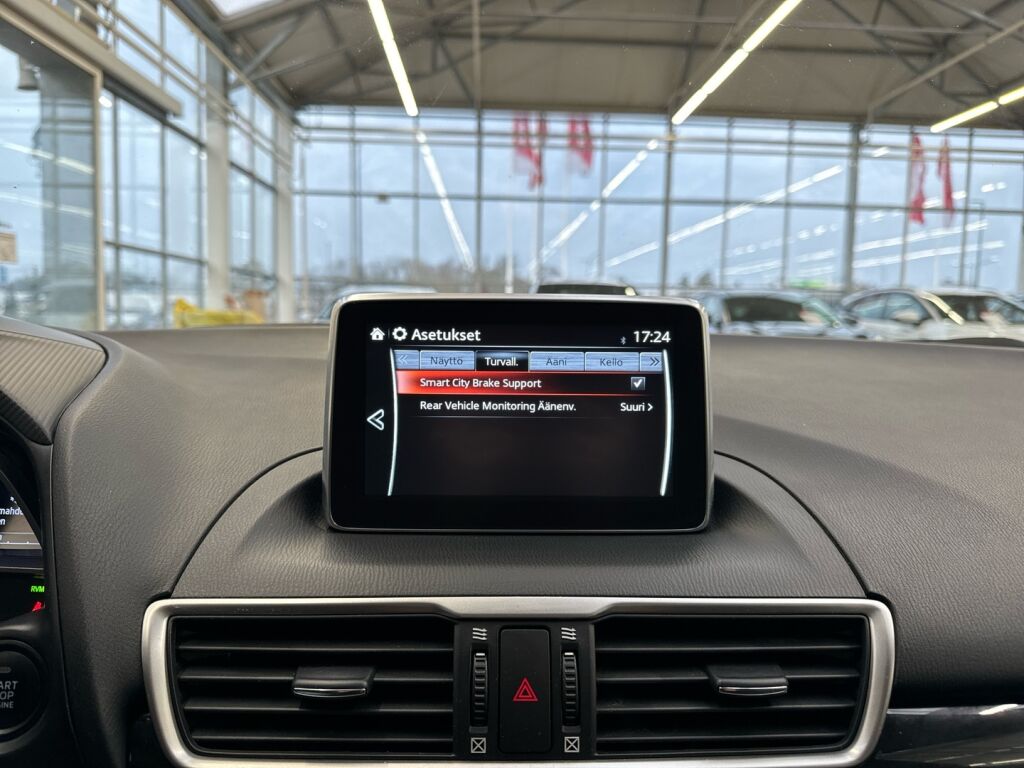 Mazda Mazda3 2016 Punainen