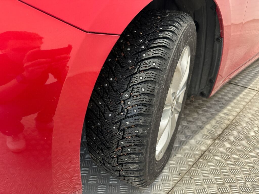 Mazda Mazda3 2016 Punainen