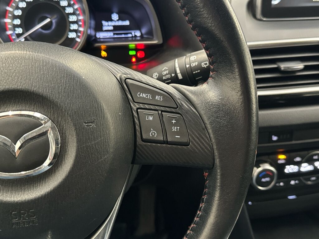 Mazda Mazda3 2016 Punainen