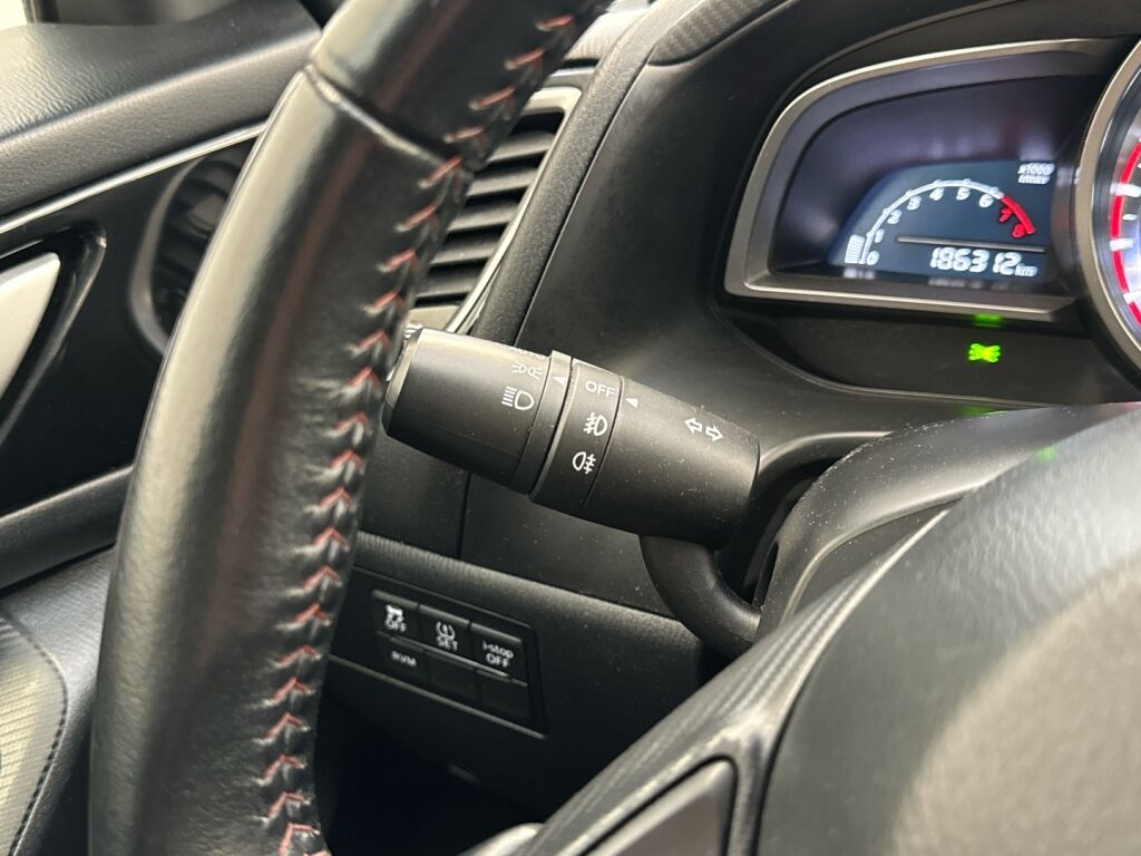 Mazda Mazda3 2016 Punainen