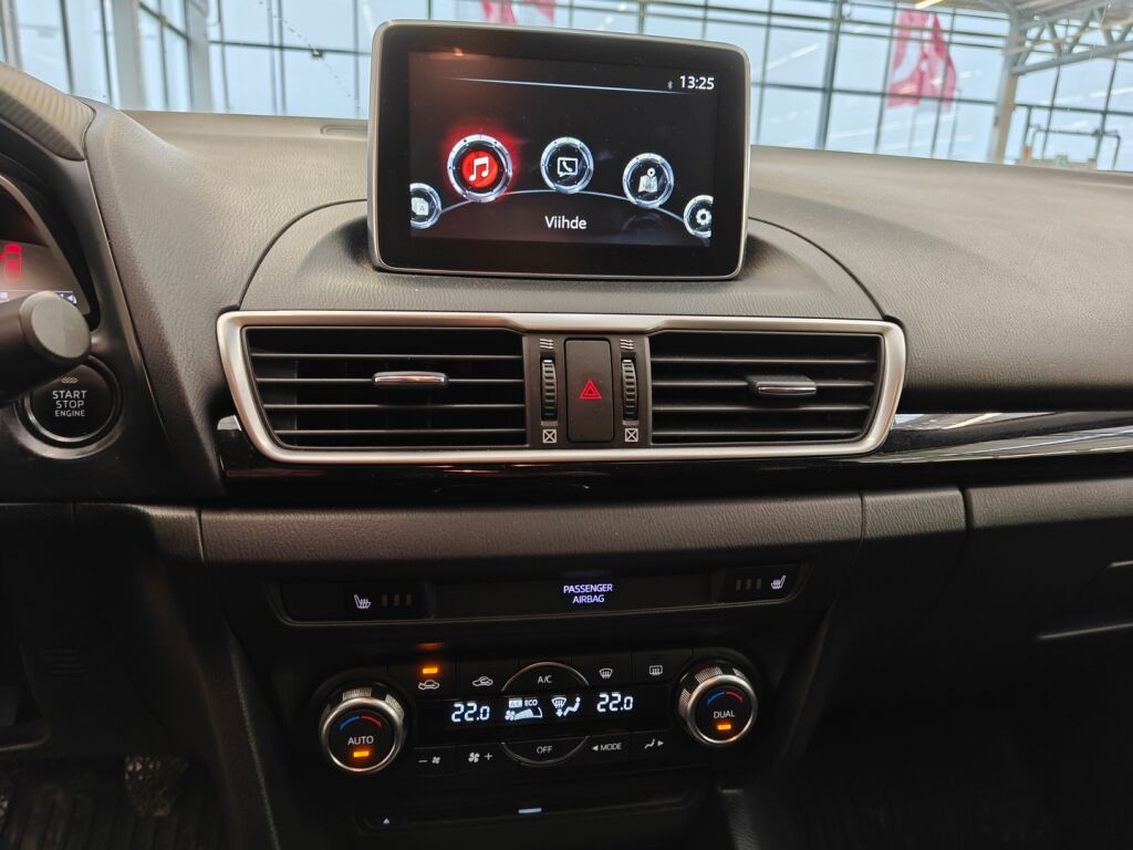 Mazda Mazda3 2016 Punainen