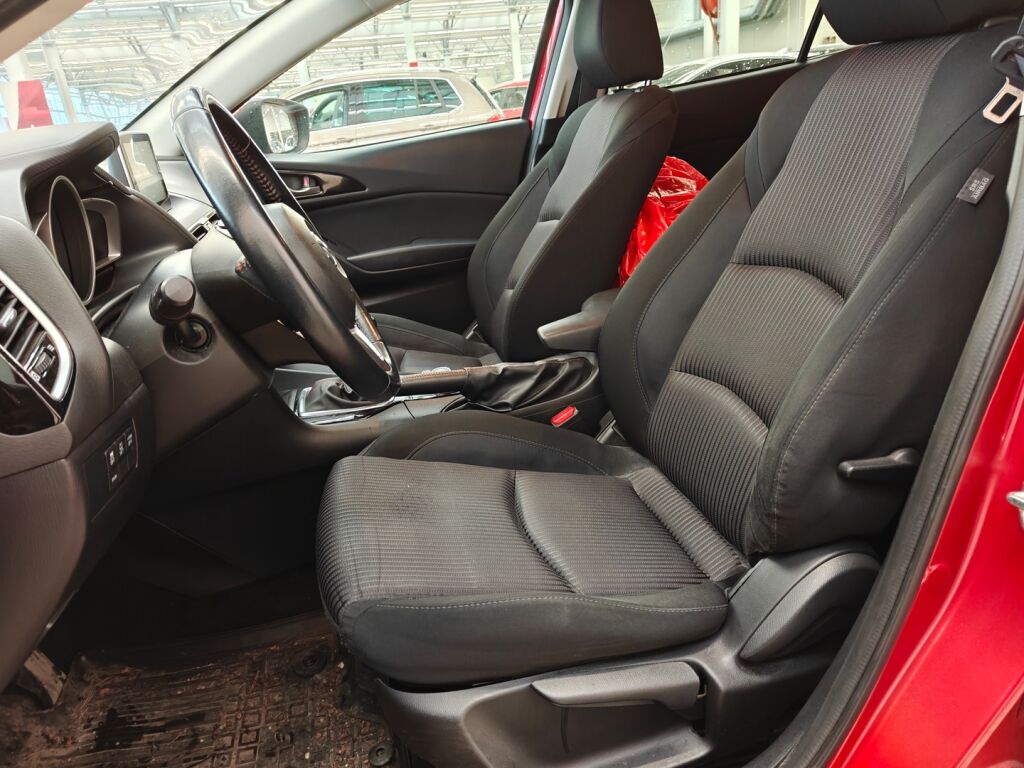 Mazda Mazda3 2016 Punainen